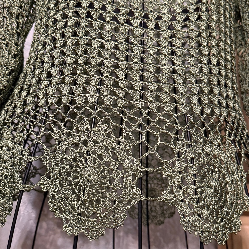 BETTE PAIGE Elegant Olive Crochet Knit Top - Picture 8 of 12